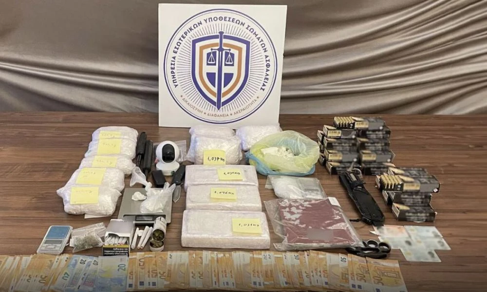 Σοκάρει η δράση το κυκλώματος ναρκωτικών με τους Λιμενικούς: Έβγαζε το «γαλακτομπούρεκο» από την αποθήκη και το έδινε στη «θεία»